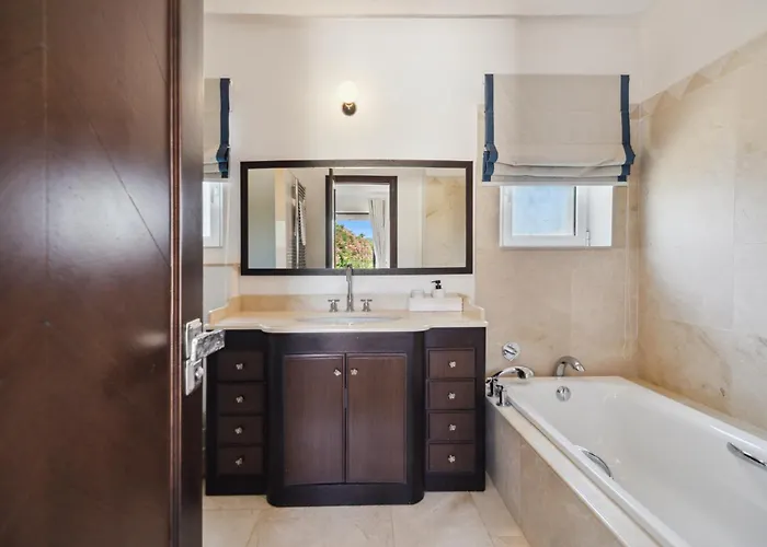 Av Experiences - Tournels Luxury *