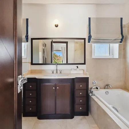 Av Experiences - Tournels Luxury *